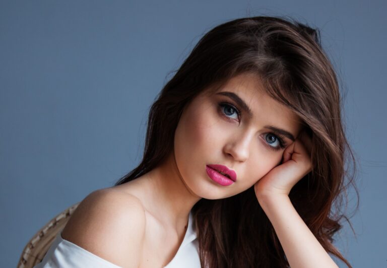 Jak dodat vlasům objem Soutěž o CANNEFF® GREEN. CBD Fermentovaný vlasový olej a Vyživující a hydratační vlasové masky