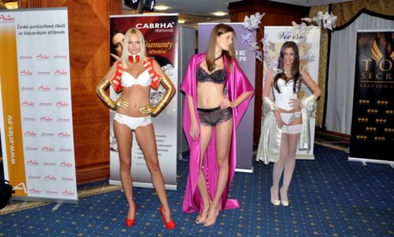 Prahu oslní diamantová podprsenka za 60 milionů korun