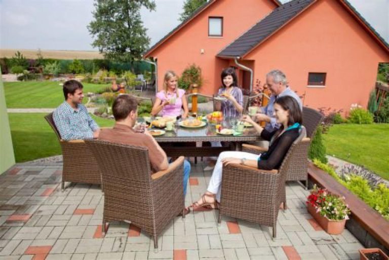 Nábytek na zahradu ve znamení pohodlí a snadné údržby