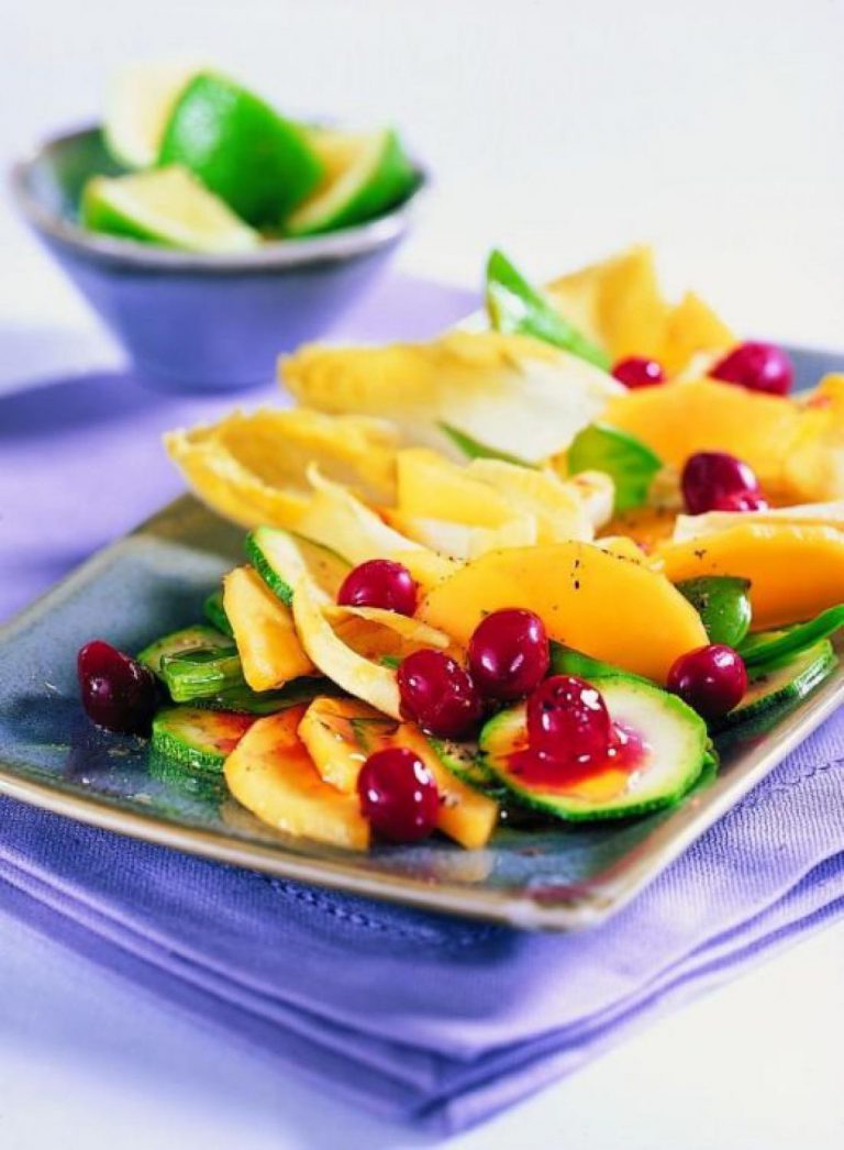 Ovocno zeleninový salát s Cranberries Ovocno zeleninový salát s Cranberries