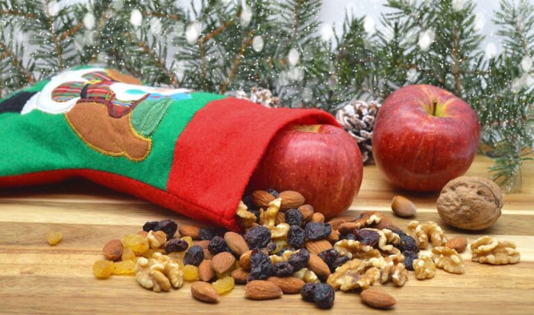Co nadělit dětem k Mikuláši: dobroty vybírejte i podle jejich věku. Radost udělá exotické ovoce i vhodné sladkosti