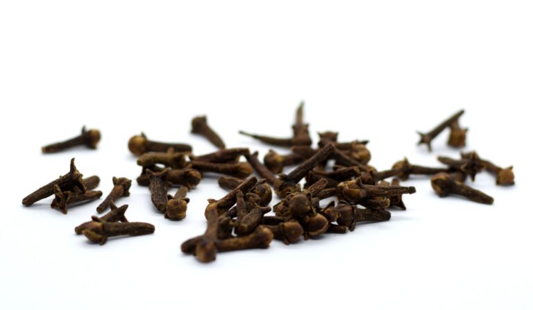 Hřebíček: pomáhá tlumit zánět a podporuje funkci jater