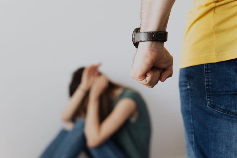 Zůstat ve vztahu, nebo odejít? Zůstat ve vztahu nebo, odejít