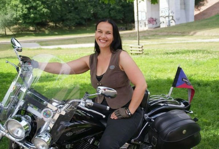 Písničkářka Jana Rychterová alias Two Voices: Texty na mě skáčou na motorce