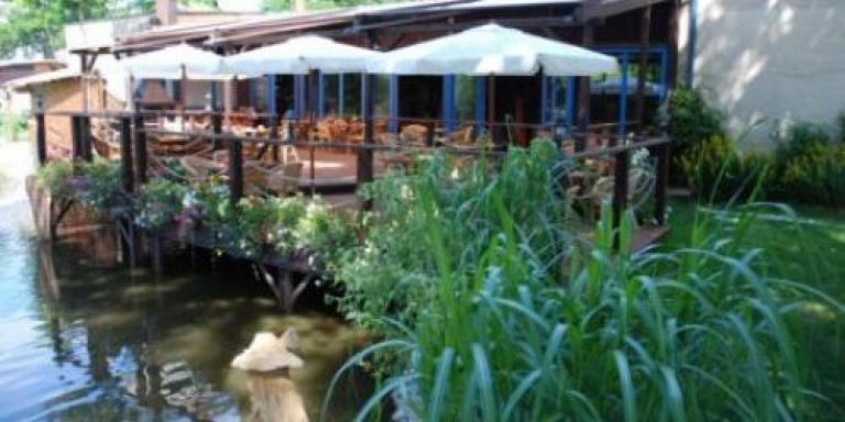 Kam v létě na dobré jídlo? Na Hliněnou Baštu.