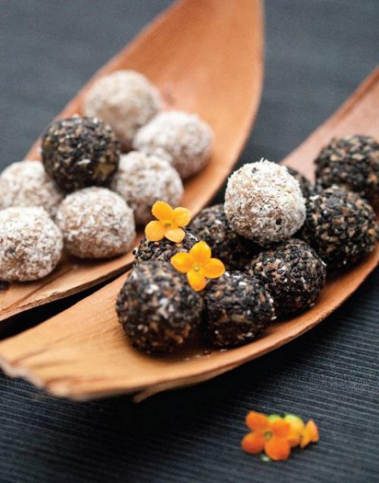 Zdravé vánoční cukroví: kuličky Jin a Jang Zdravé vánoční cukroví: kuličky Jin a Jang