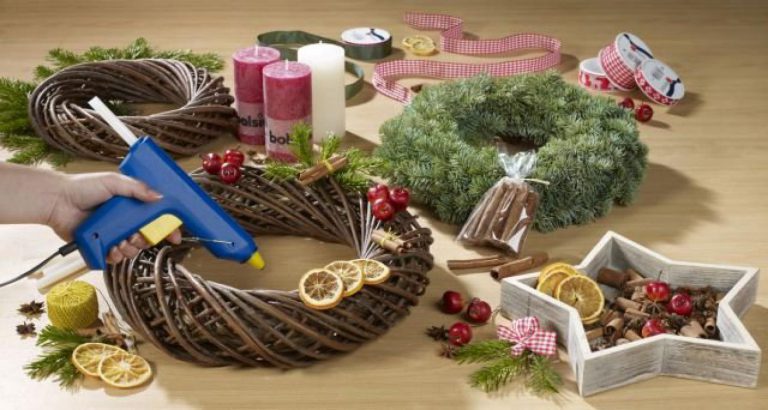 Adventní věnec: vyrobit si ho můžete na stůl i na dveře