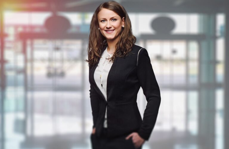 Stylistka radí: Jak se obléknout na první rande a na pracovní pohovor Jakou barvu obléci pro jakou příležitost: modrá na pracovní pohovor