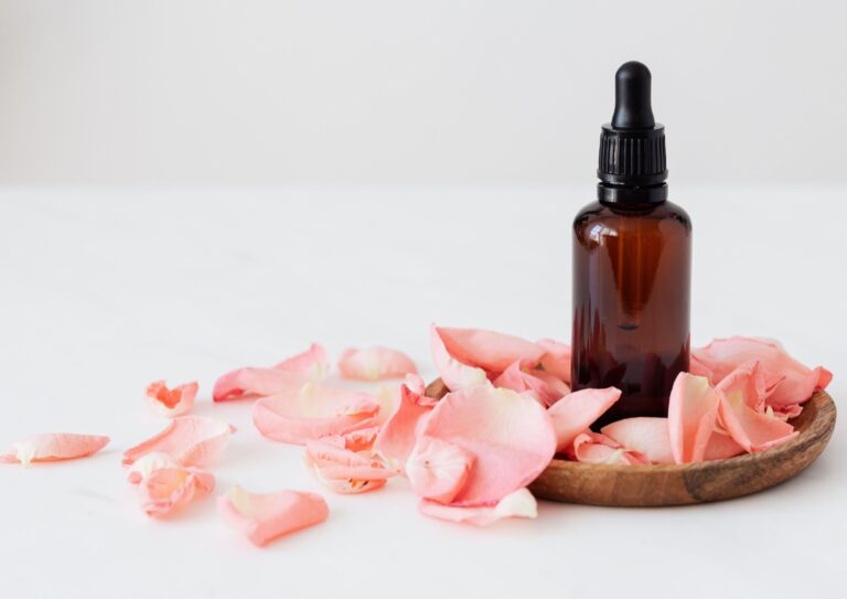 Růžový olej: ošetří pokožku i povzbudí mysl