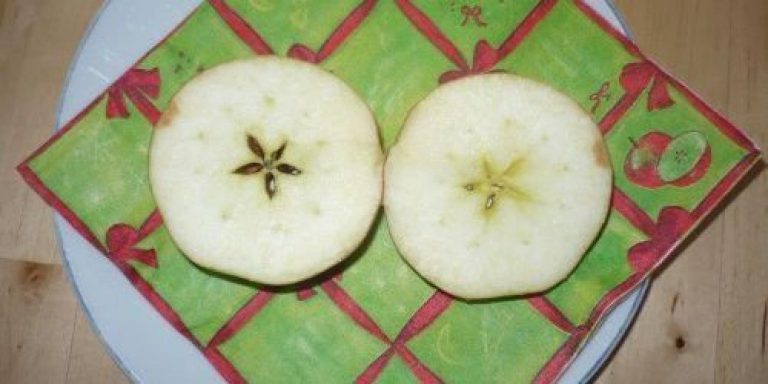 Vánoční zvyky: zkoušíte lít olovo nebo házet slupkou od jablka Vánoční zvyky