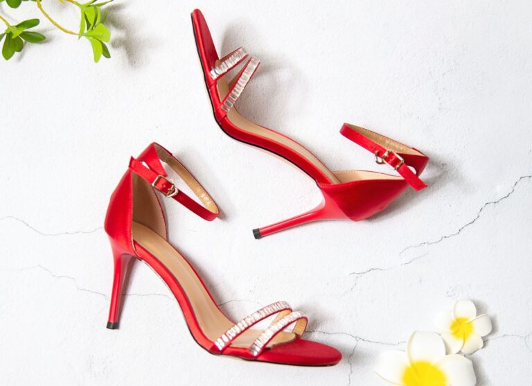 Jak vybrat boty na ples: pozornost věnujte barvě i výšce