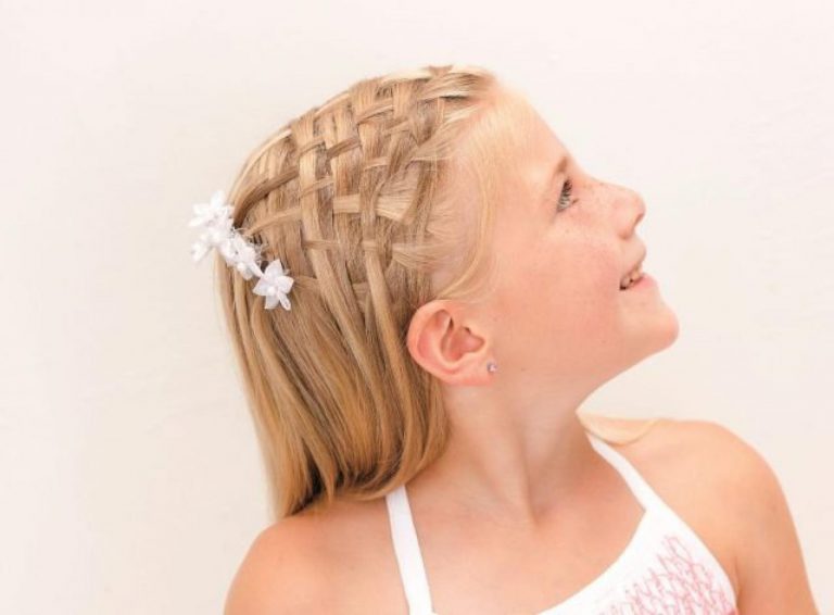 Účes pro malou slečnu s delšími vlasy: návod krok za krokem Účes pro malou slečnu s delšími vlasy: návod krok za krokem