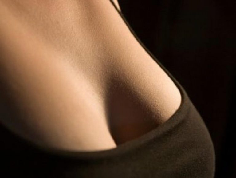 Větší prsa? Pomůže masáž i změna jídelníčku