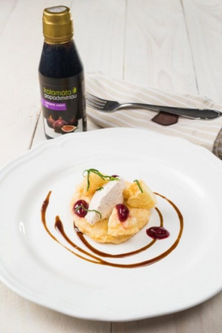 Smažená jablka ve skořicovém těstě se skořicovou pěnou Smažená jablka ve skořicovém těstě se skořicovou pěnou