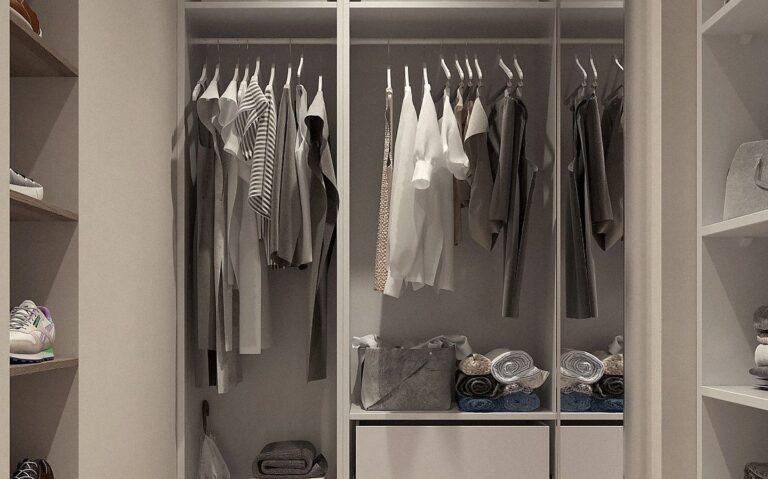 Jak na jarní úklid šatníku Jarní úklid šatníku: vytřiďte oblečení a nechte si ty správné kousky