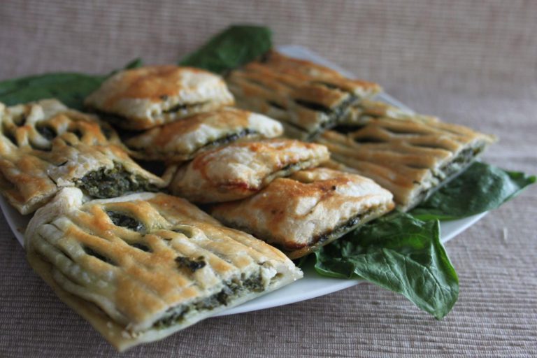 Sýrové kapsy se špenátem a smetanou Sýrové kapsy se špenátem a smetanou