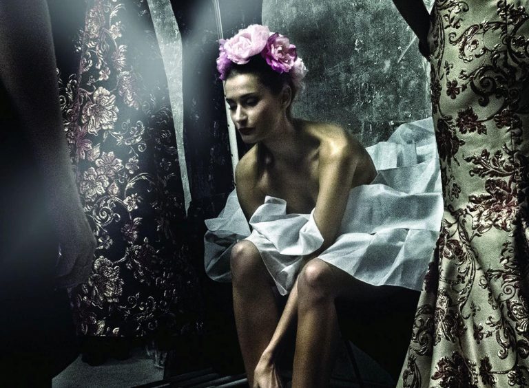 Pozvánka na módní přehlídku Benefashion: 12 modelů přibližujících 12 příběhů mladých žen, které prodělaly rakovinu prsu