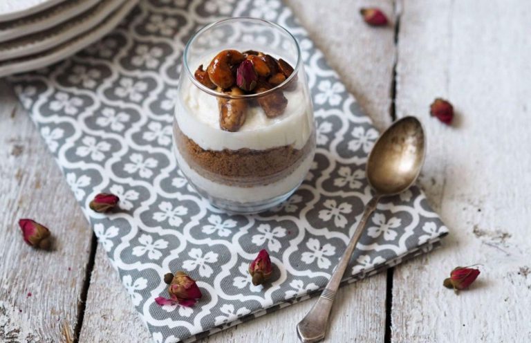 Karamelový dezert s mascarpone a zkaramelizovanými ořechy