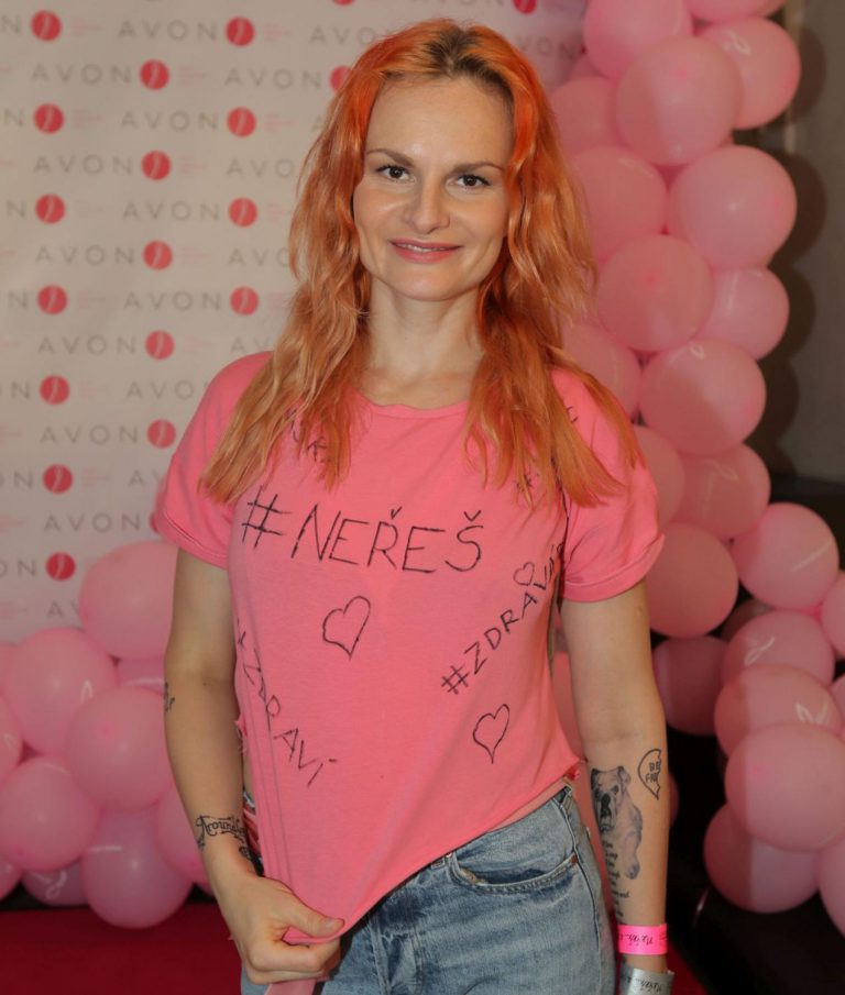 Zaběhněte si noční Prahou a podpořte boj za zdravá prsa – AVON BĚH 2017