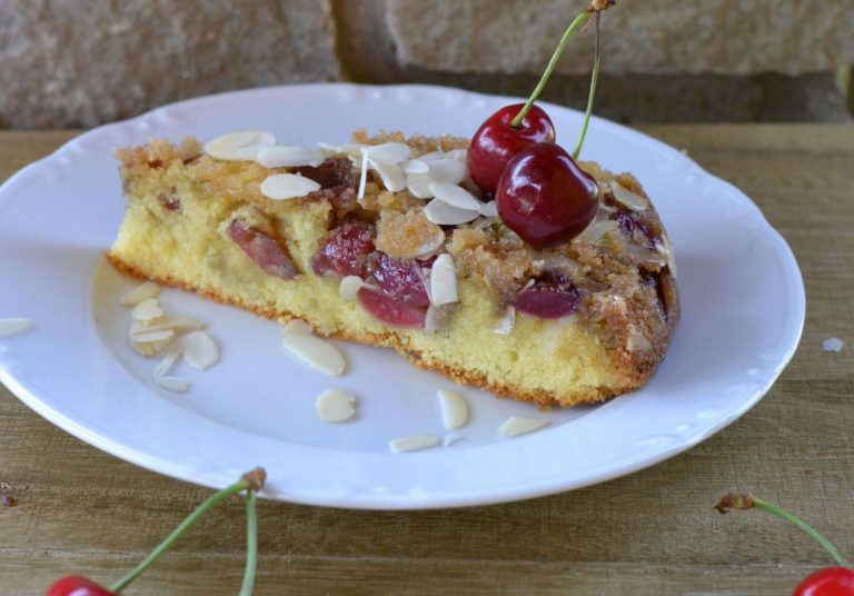 Obrácený třešňový koláč