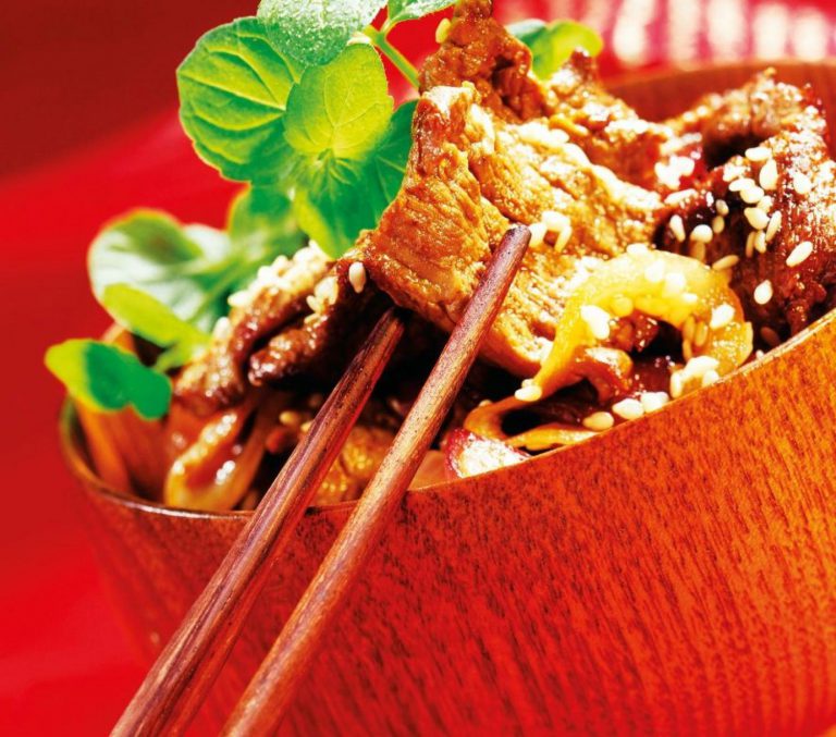 Hovězí kousky na thajský způsob Hovězí kousky na thajský způsob podle Petra Havlíčka