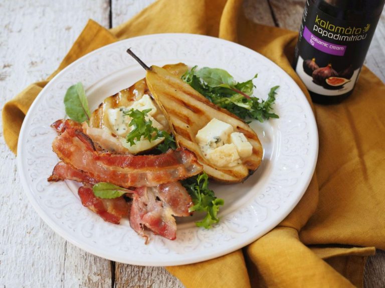 Grilované hrušky s nivou a slaninou Grilované hrušky s nivou a slaninou