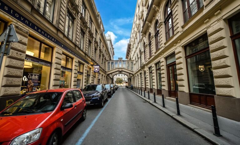 Parkování v Praze: modré, fialové či oranžové zóny Parkování v Praze: modré, fialové či oranžové zóny