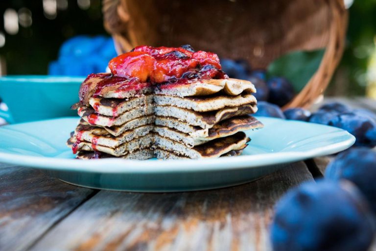 Makové lívance se švestkovým rozvarem Makové lívance se švestkovým rozvarem