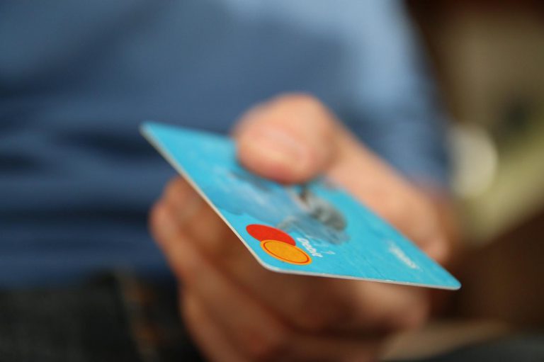 Online půjčka se dá vyřídit za pár minut, klidně z pohodlí obýváku