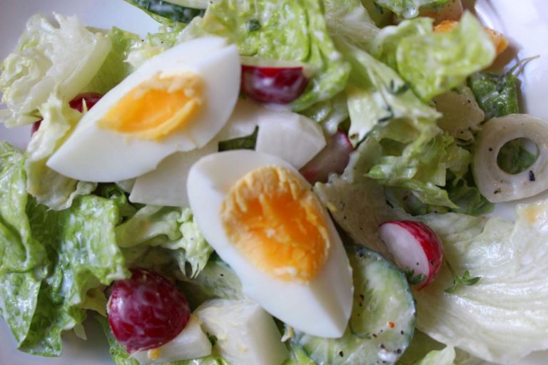 Jarní salát s ředkvičkami