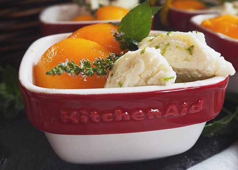 Broskve s ricottovým krémem Broskve s ricottovým krémem