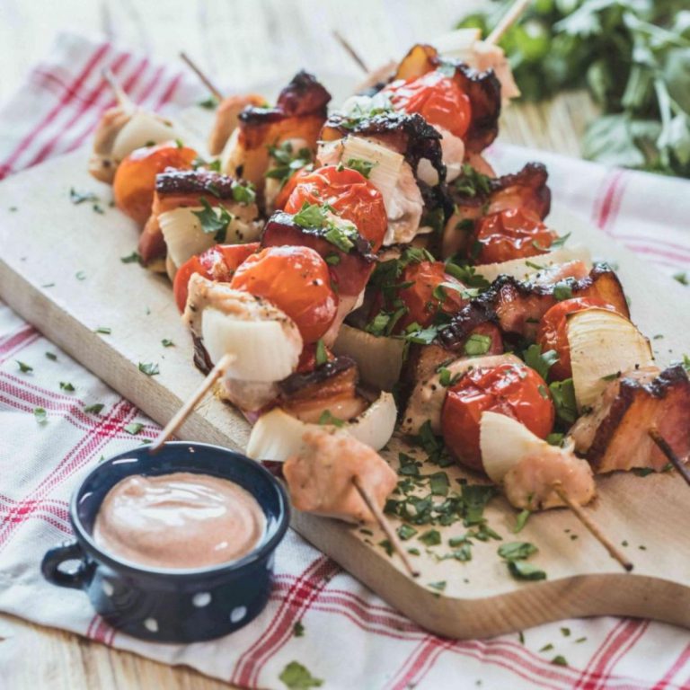 Lehké krůtí špízy s paprikovým dipem Lehké krůtí špízy s paprikovým dipem