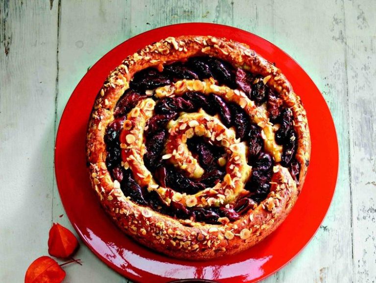 Makový šnek se švestkami Makový šnek se švestkami