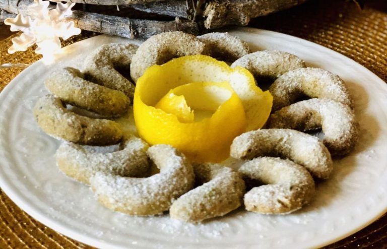 Zdravější vánoční recept: Žitné rohlíčky s pistáciemi a citronem Zdravý vánoční recept: Žitné rohlíčky s pistáciemi a citronem