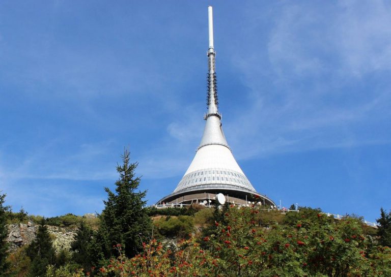 Tipy na výlety do zimní přírody či na lyže: Šumava, Ještěd, Krušné a Jizerské hory Tipy na výlety do zimní přírody či na lyže: Šumava, Ještěd, Krušné a Jizerské hory