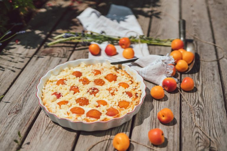 Meruňkový koláč z bramborového těsta Meruňkový koláč z bramborového těsta