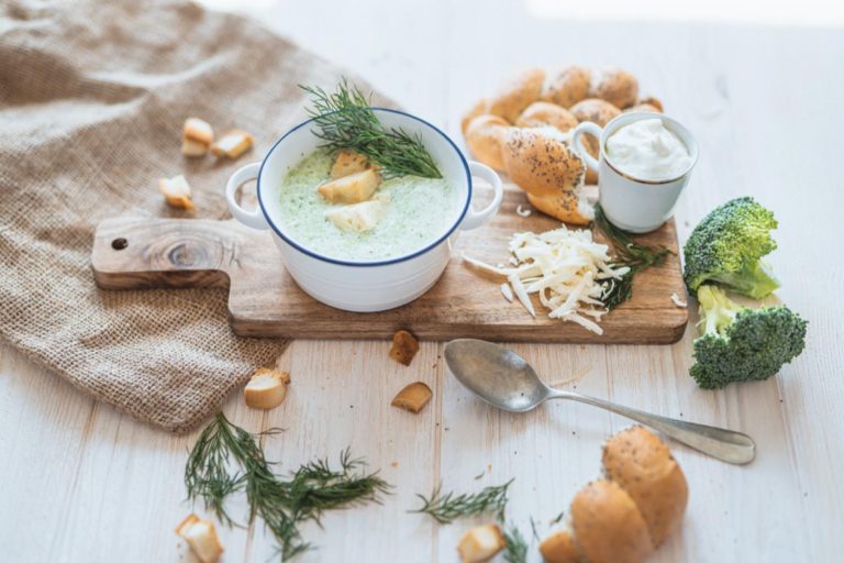 Brokolicový krém s jogurtem