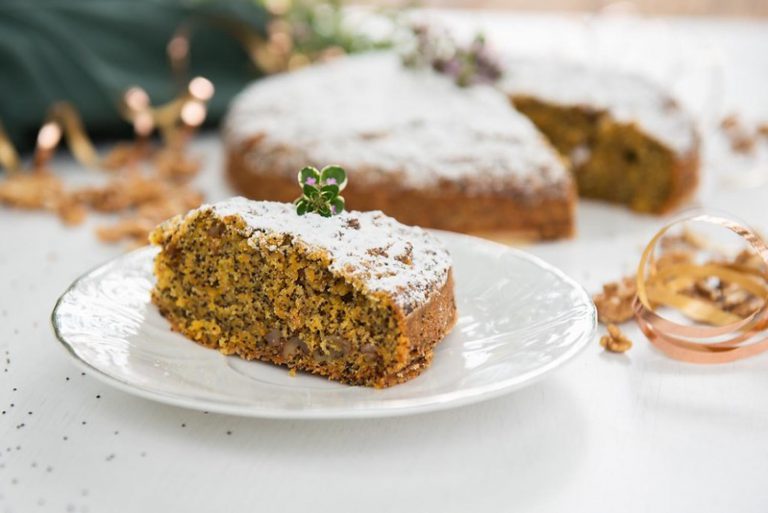 Mrkvovo-makový koláč