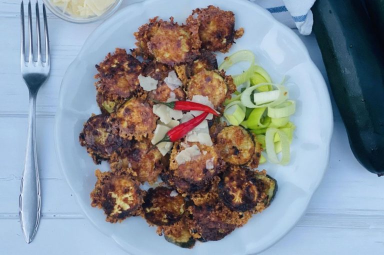 Cuketové penízky v pecorinu Cuketové penízky v pecorinu