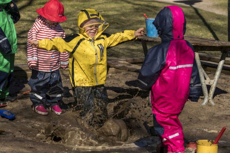 Trendy a funkční oblečení na procházky do města i do přírody
