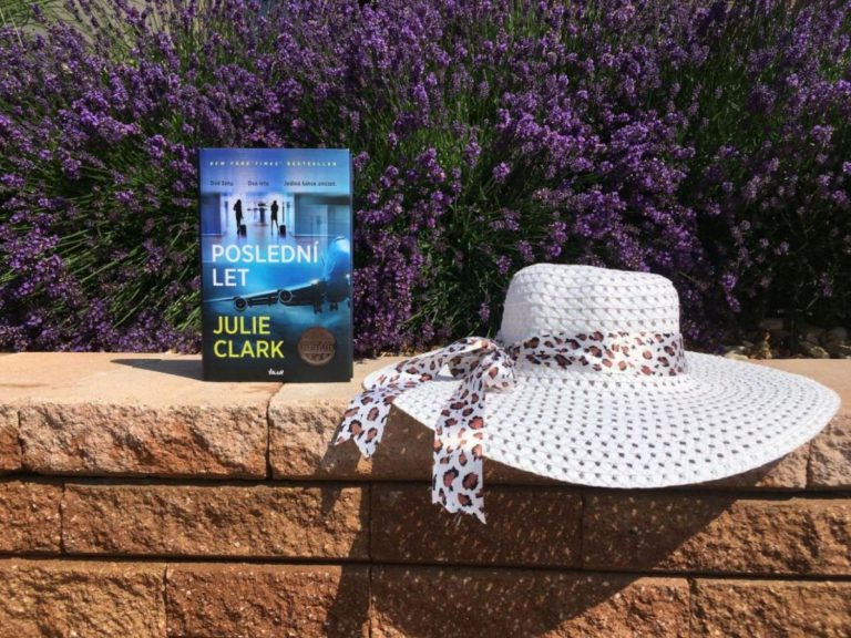 Knižní novinka: Julie Clark – Poslední let