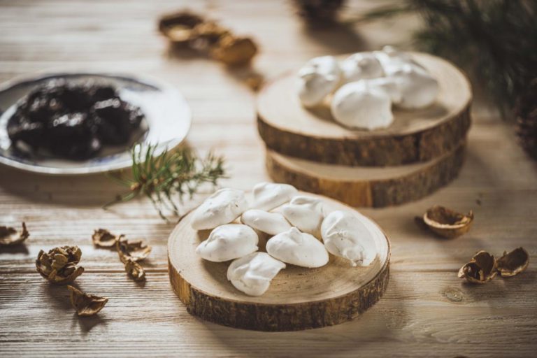 Recept na vánoční cukroví: hubinky s ořechy a sušenými švestkami