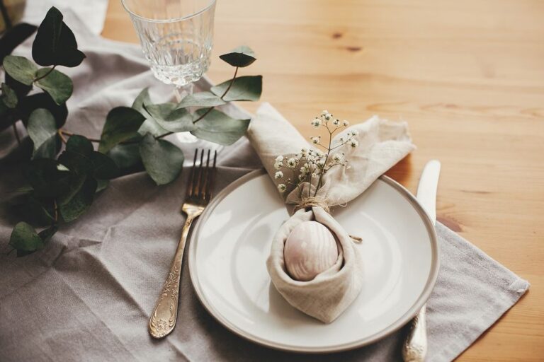 Jak na přírodní velikonoční dekorace na stůl i na dveře Jak na přírodní velikonoční dekorace na stůl i na dveře