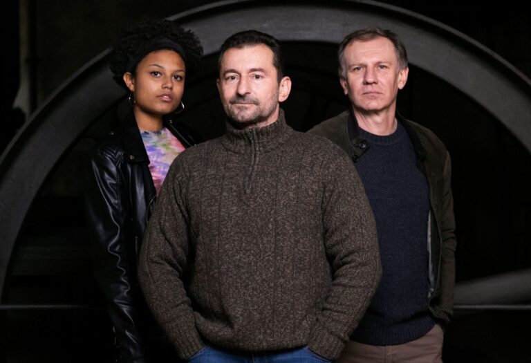 Česká televize uvede nový thriller Vražedné stíny: v hlavních rolích Ondřej Vetchý, Martin Finger a Miroslav Donutil Česká televize uvede nový thriller Vražedné stíny: v hlavních rolích Ondřej Vetchý, Martin Finger a Miroslav Donutil
