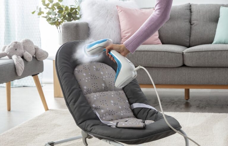 Tefal PURE TEX: vyžehlí, osvěží i dezinfikuje nejen oblečení