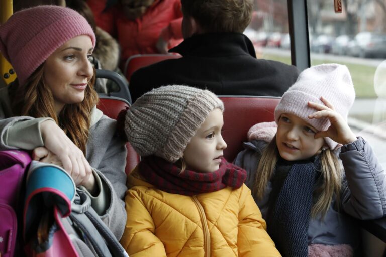 Veronika Arichteva: jak skloubit náročné natáčení a rodičovství Veronika Arichteva: jak skloubit náročné natáčení a rodičovství