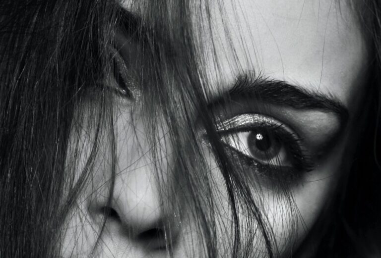 Knižní recenze: Scarlet Wilková – Ty chladné oči Knižní recenze: Scarlet Wilková - Ty chladné oči