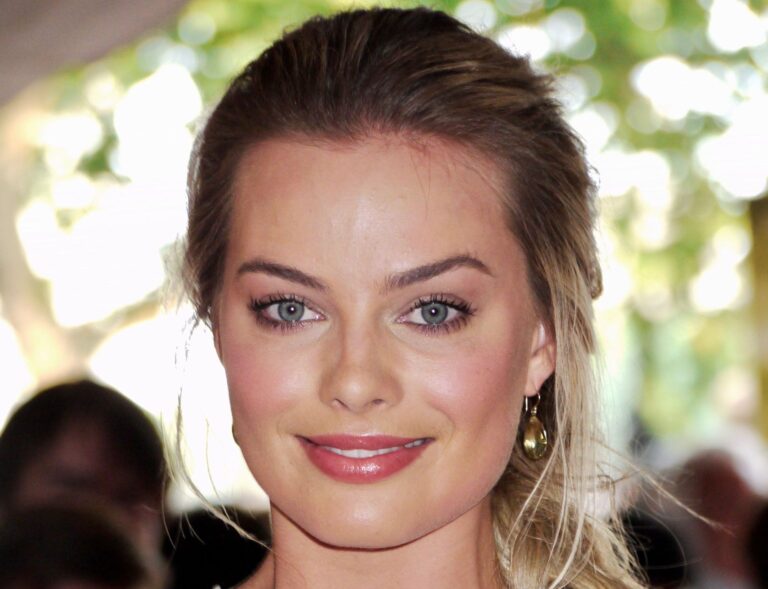 Beauty tipy od Margot Robbie: základem je čištění pleti