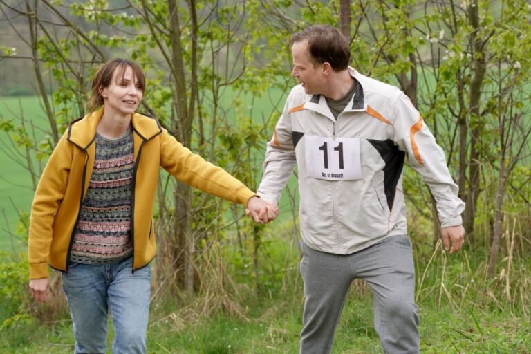 Náhradníci: minisérie věnující se tématu náhradního mateřství Náhradníci: minisérie věnující se tématu náhradního mateřství