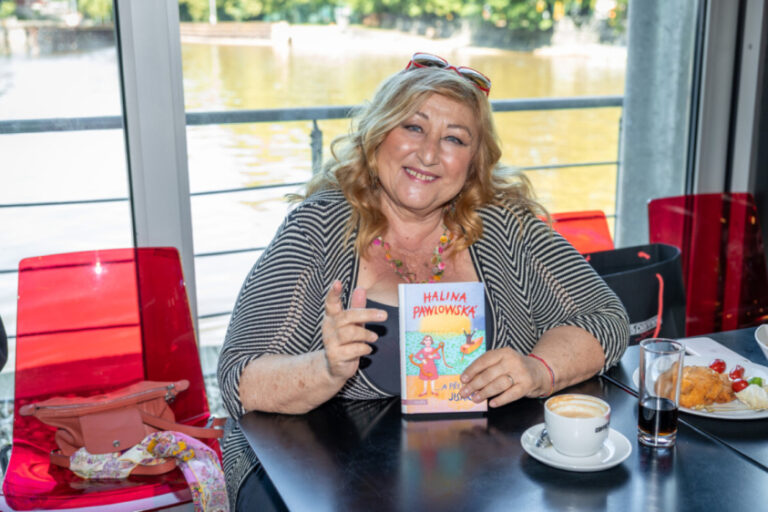 Halina Pawlowská: A přeskočila jiskra Halina Pawlowská: A přeskočila jiskra